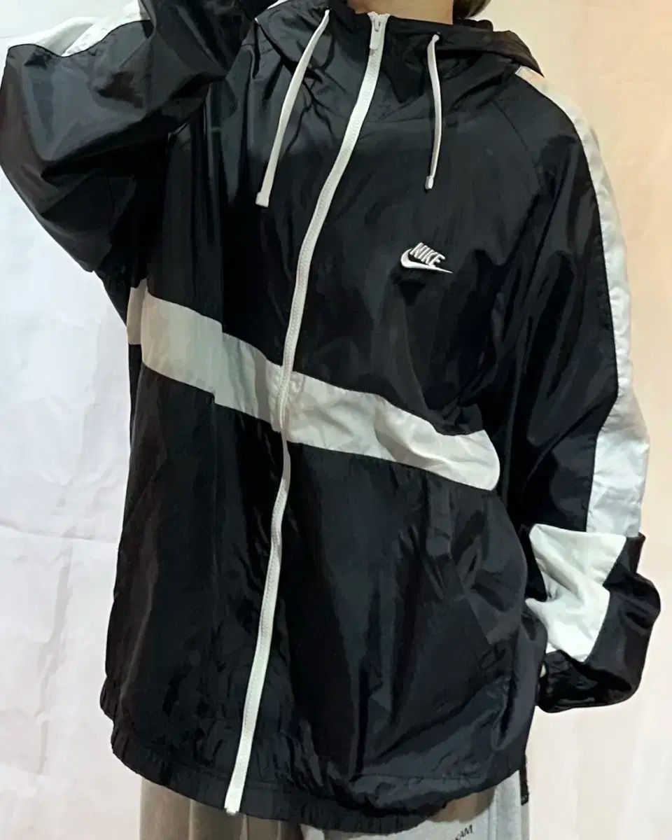 ナイキ トレーナー ウーブン フード ウィンドブレーカー