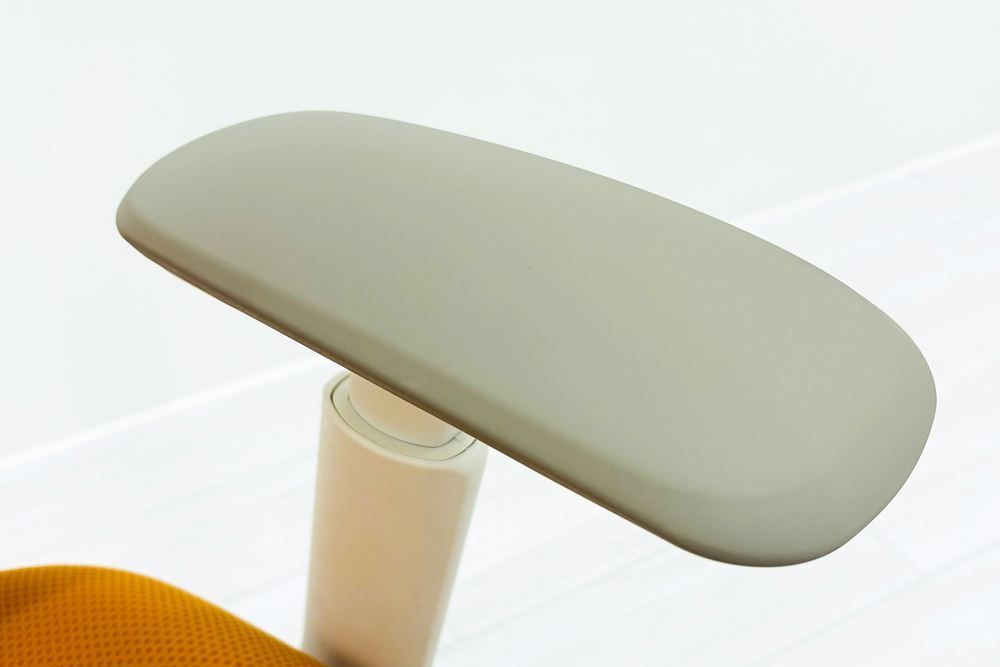 最安値に挑戦! シルフィーチェア オカムラ 2016年製 ハイバック 可動肘 Sylphy クッション オフィス家具 C685XW-FMR8 オレンジ A000003848