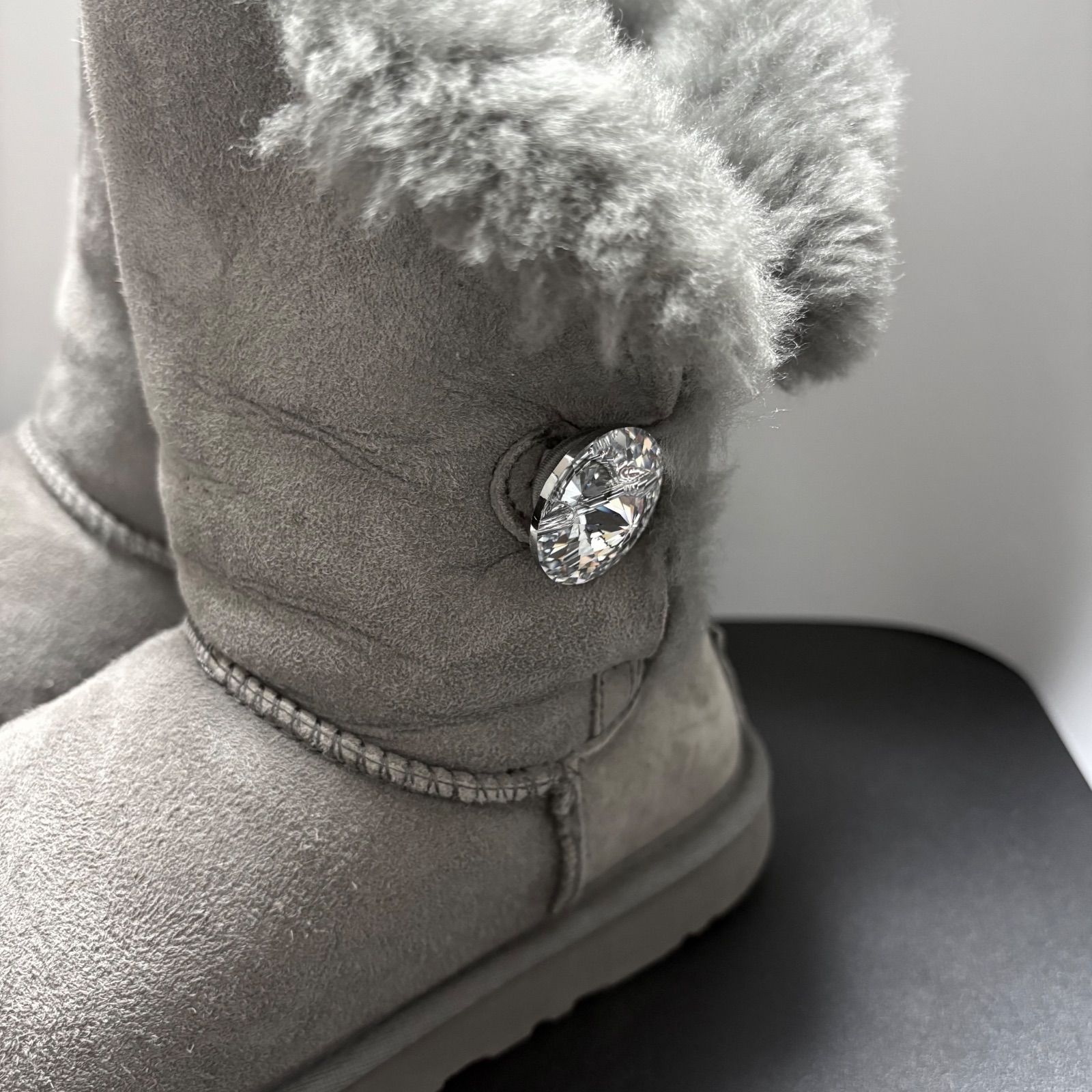 美品 アグ UGG ムートンブーツ ベイリーボタン BAILEY BLING