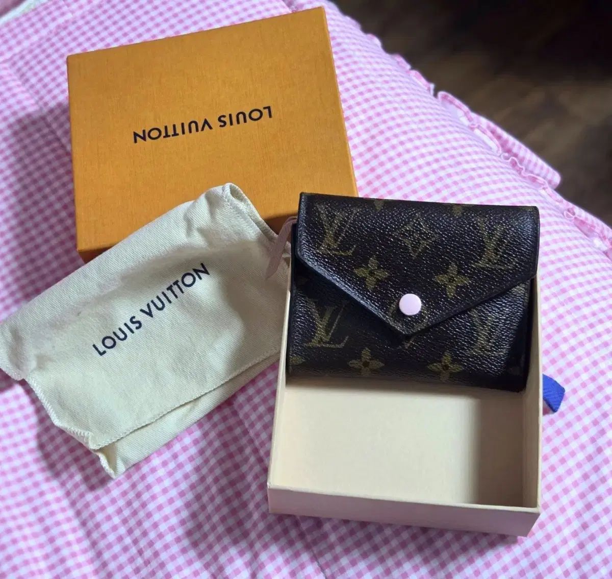 ルイヴィトン モノグラム 二つ折り財布 ピンク
