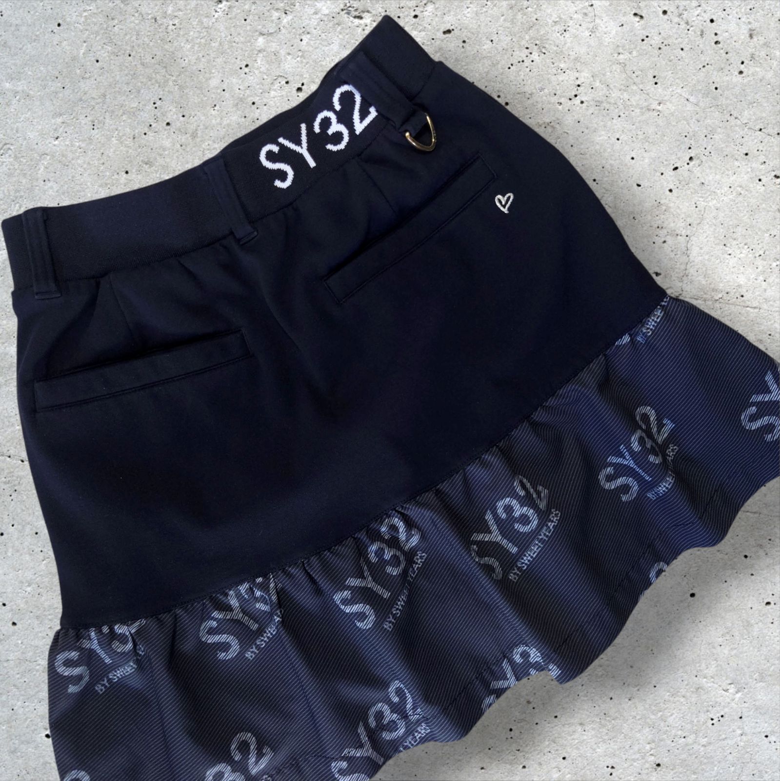 SY32 BY SWEET YEARS GOLF プリーツスカート 総柄 モノトーン ブラック