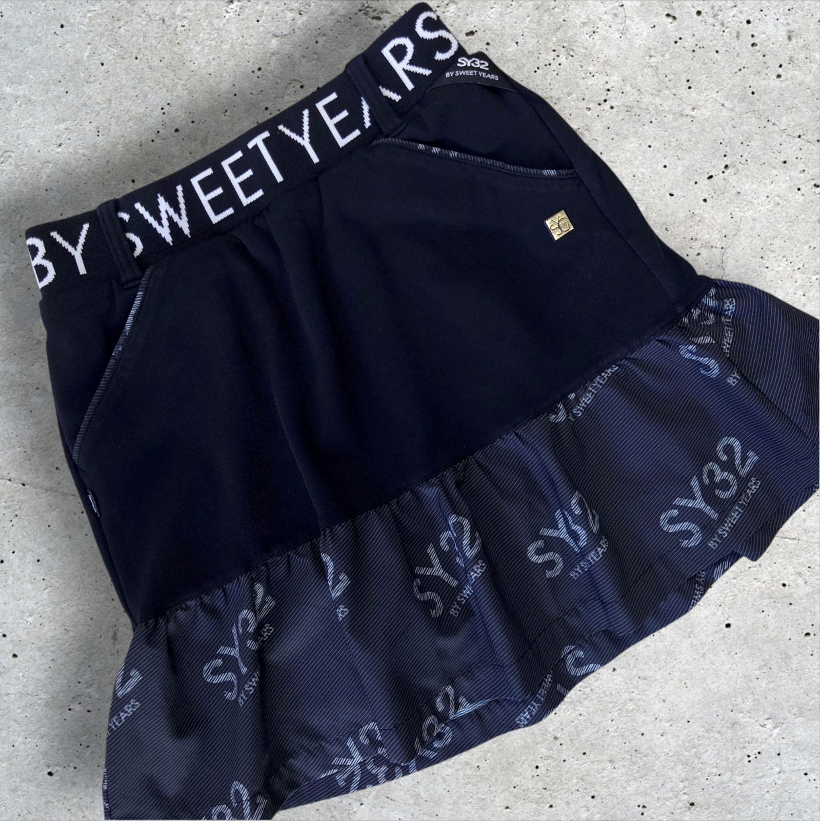 SY32 BY SWEET YEARS GOLF プリーツスカート 総柄 モノトーン ブラック