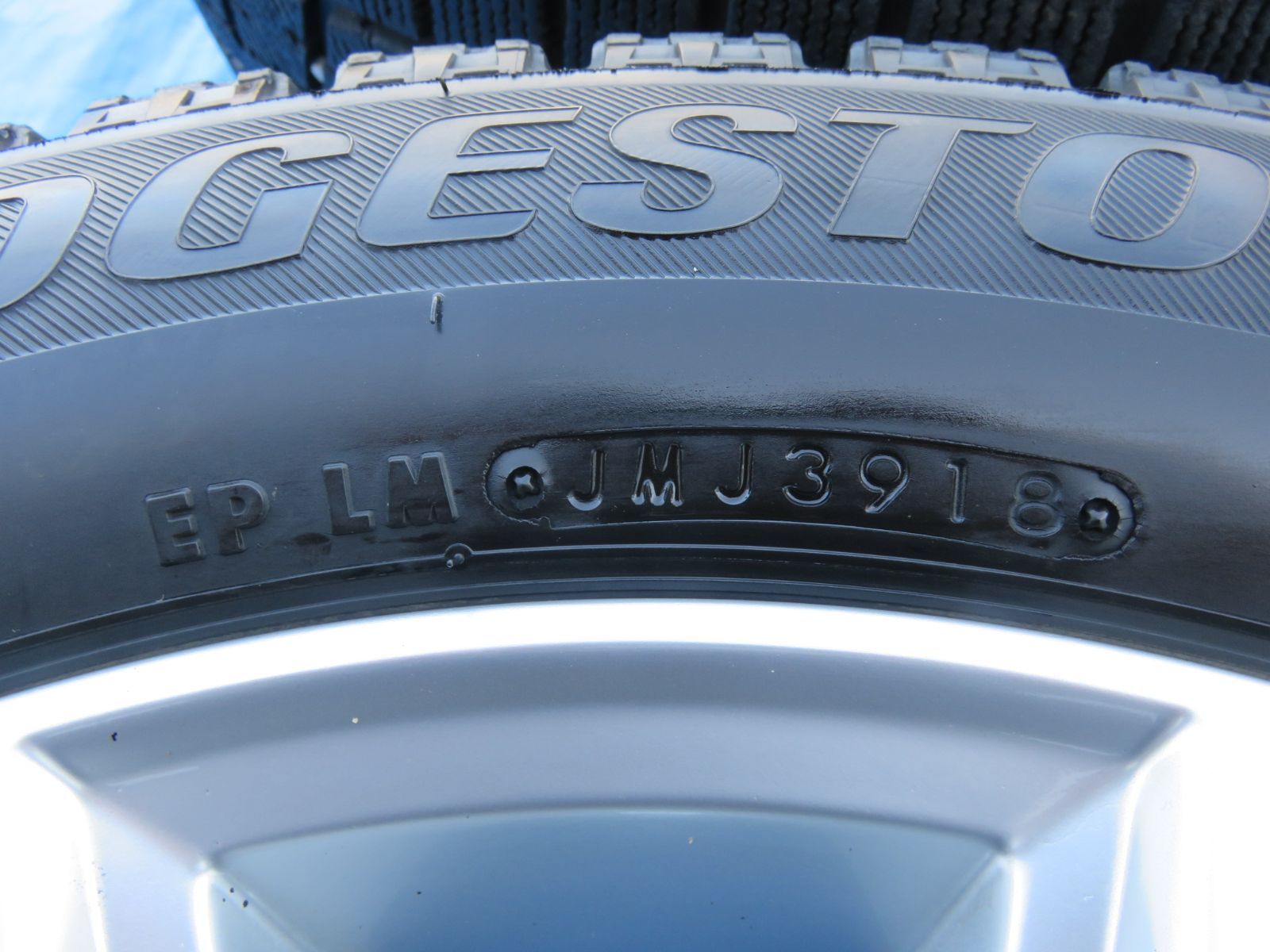 ホイールタイヤ 215