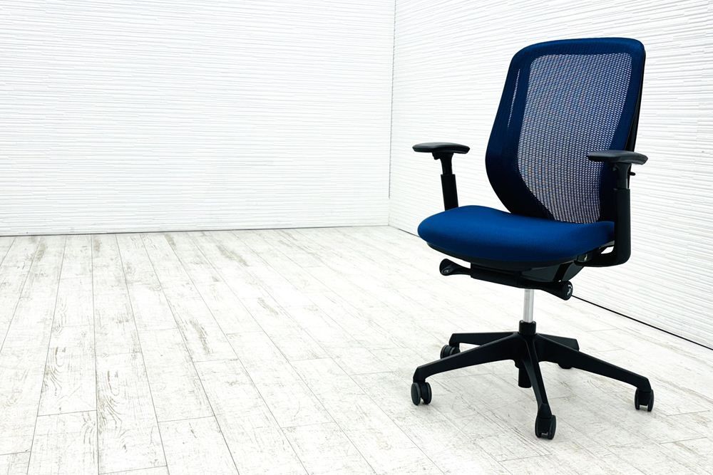 オカムラ シルフィーチェア 2019年製 ハイバック 可動肘 OKAMURA Sylphy オフィス家具 ミディアムブルー A000003475-19