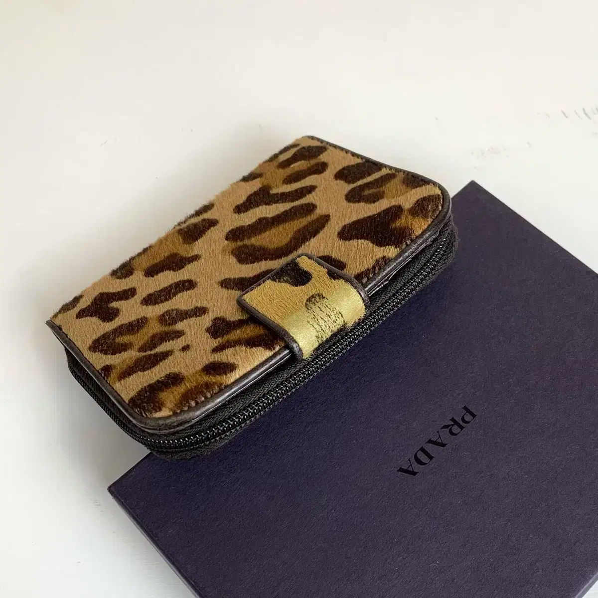 プラダ レオパード