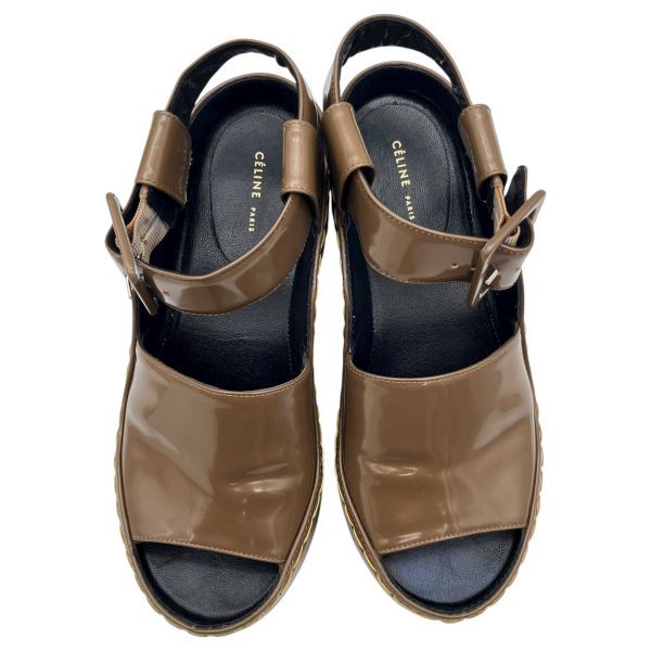 ベージュ ブラウン