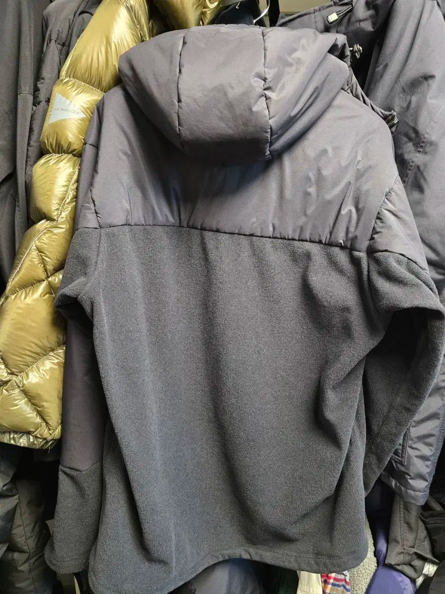 アンドワンダー トップス