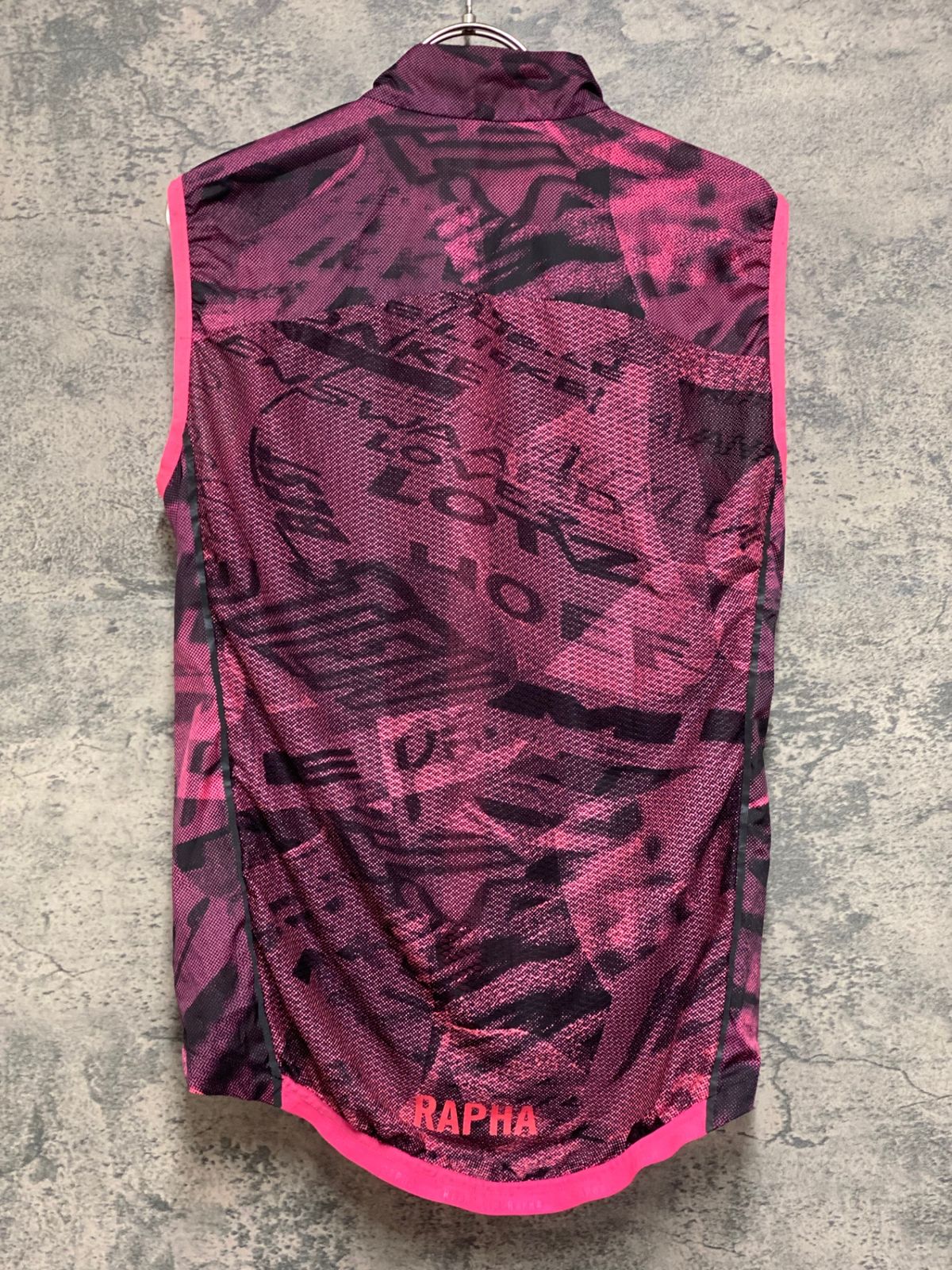 JM643 ラファ Rapha PRO TEAM LIGHTWEIGHT GILET ROAD GRAFFITI ジレ サイクルベスト 黒 ピンク M