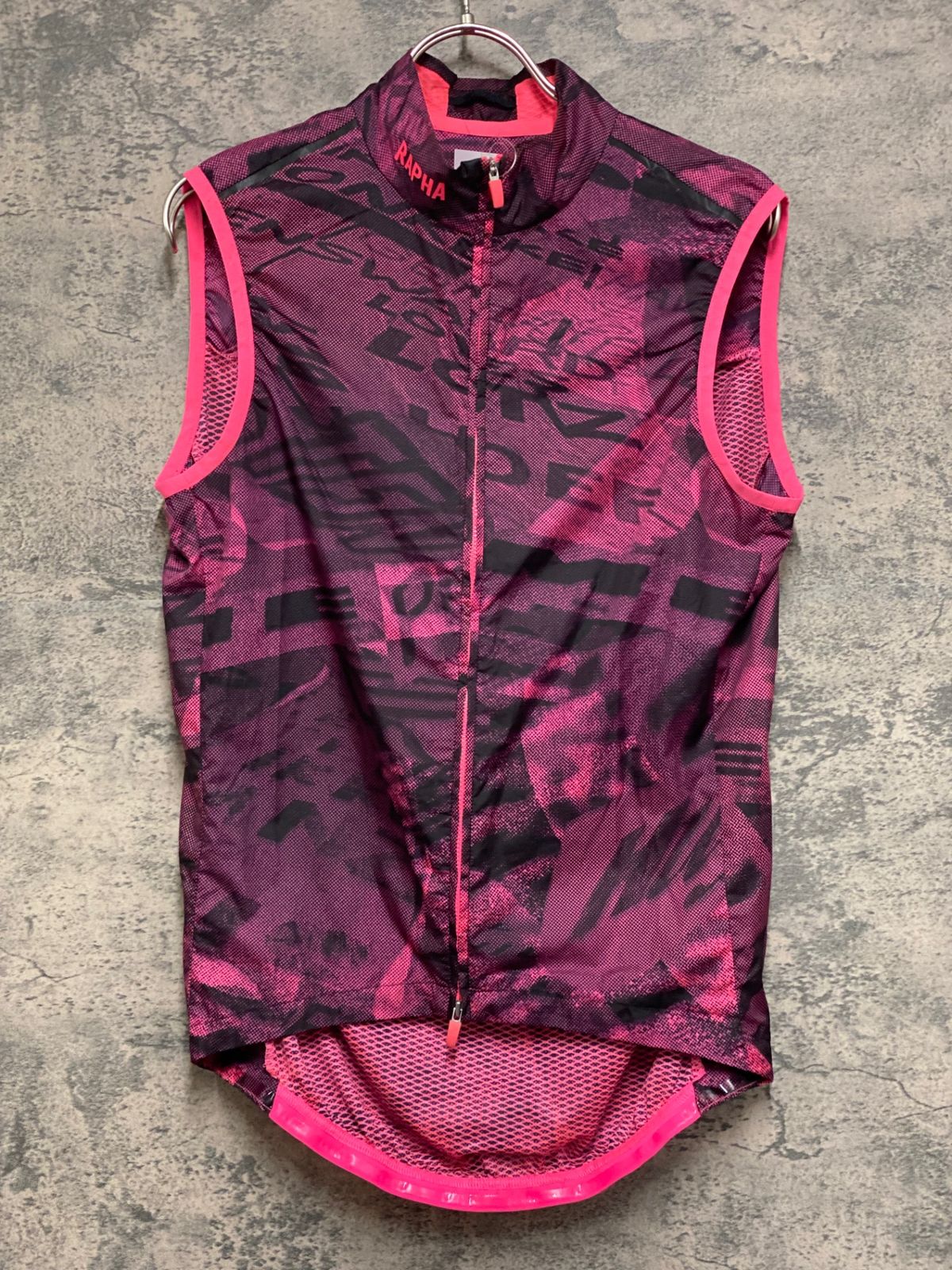 JM643 ラファ Rapha PRO TEAM LIGHTWEIGHT GILET ROAD GRAFFITI ジレ サイクルベスト 黒 ピンク M
