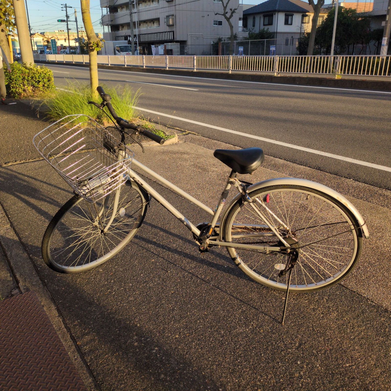 J319 キズサビ使用感有り 軽快自転車 affiche LEDダイナモ 27インチ