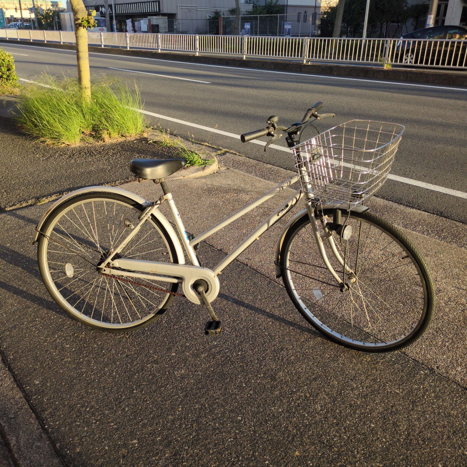 J319 キズサビ使用感有り 軽快自転車 affiche LEDダイナモ 27インチ