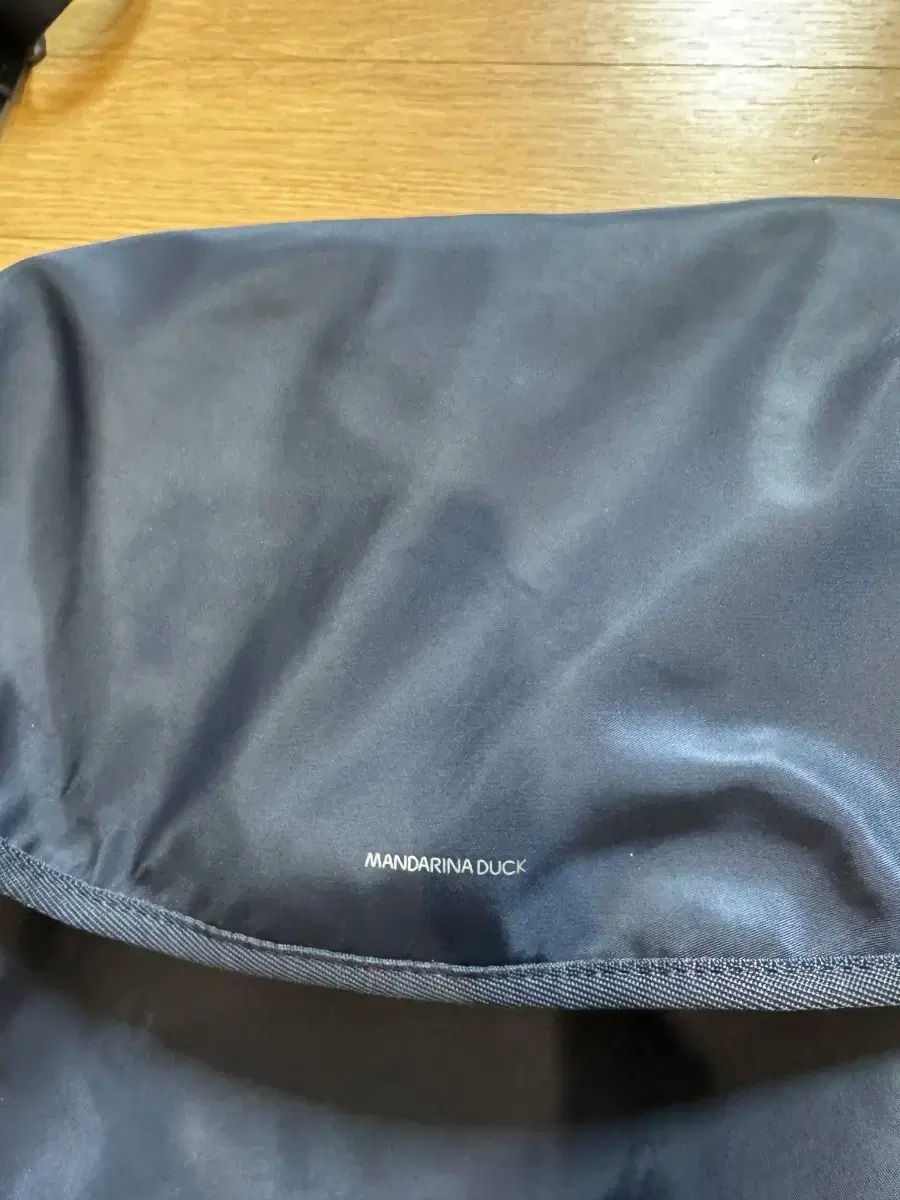 マンダリナダック ネイビー メッセンジャーバッグ クロスバッグ