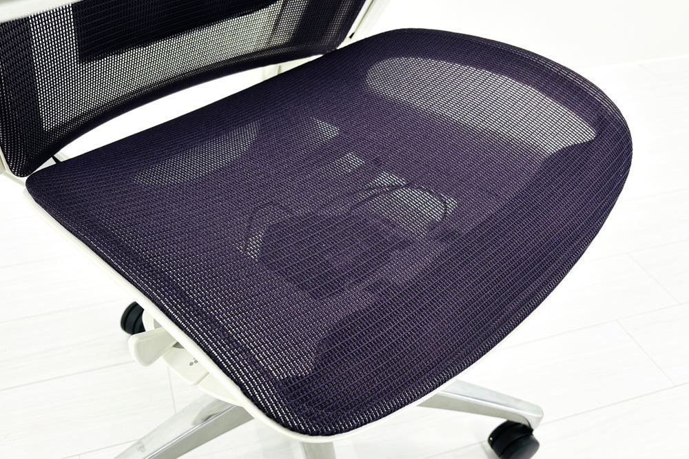 オカムラ フィノラチェア 2020年製 OKAMURA Finora メッシュ オフィス家具 可動肘 パープル A000003845 MARWIL-DEMENAGEMENTS_CH