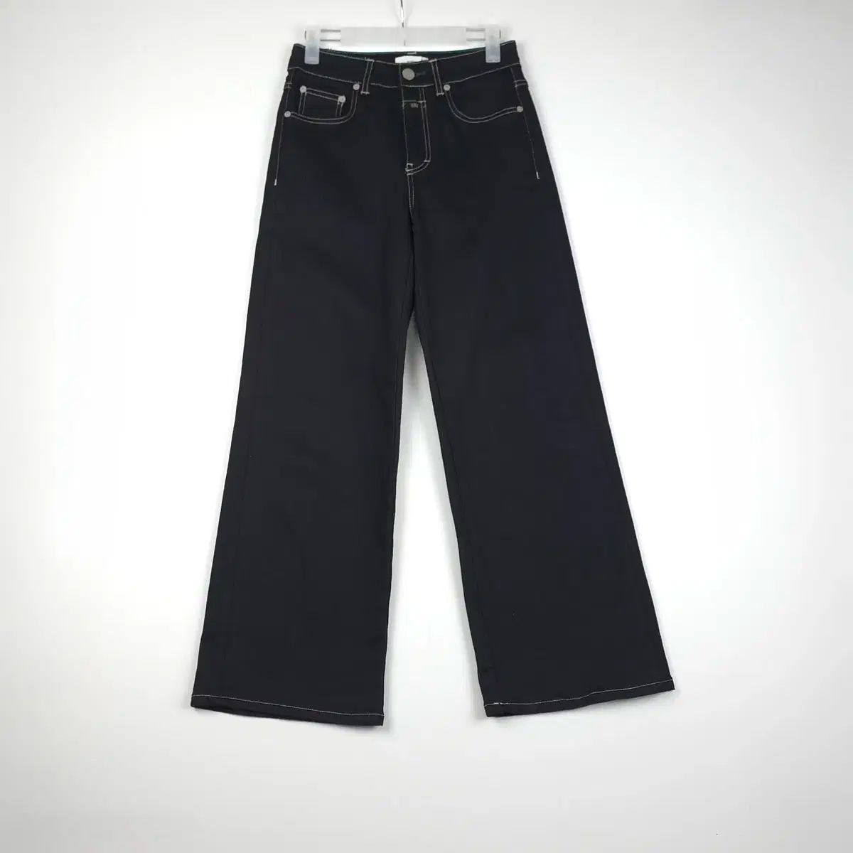 25 クローズド セミーワイドフィット デニムパンツ
