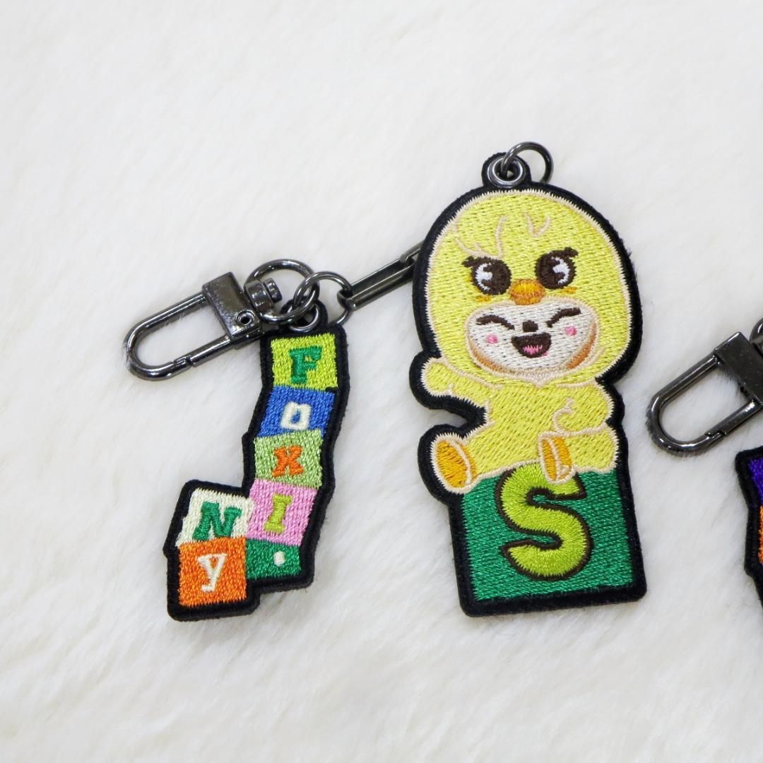 ◇Stray Kids フォクシニー トゥェッキ 刺繍キーホルダー z32267