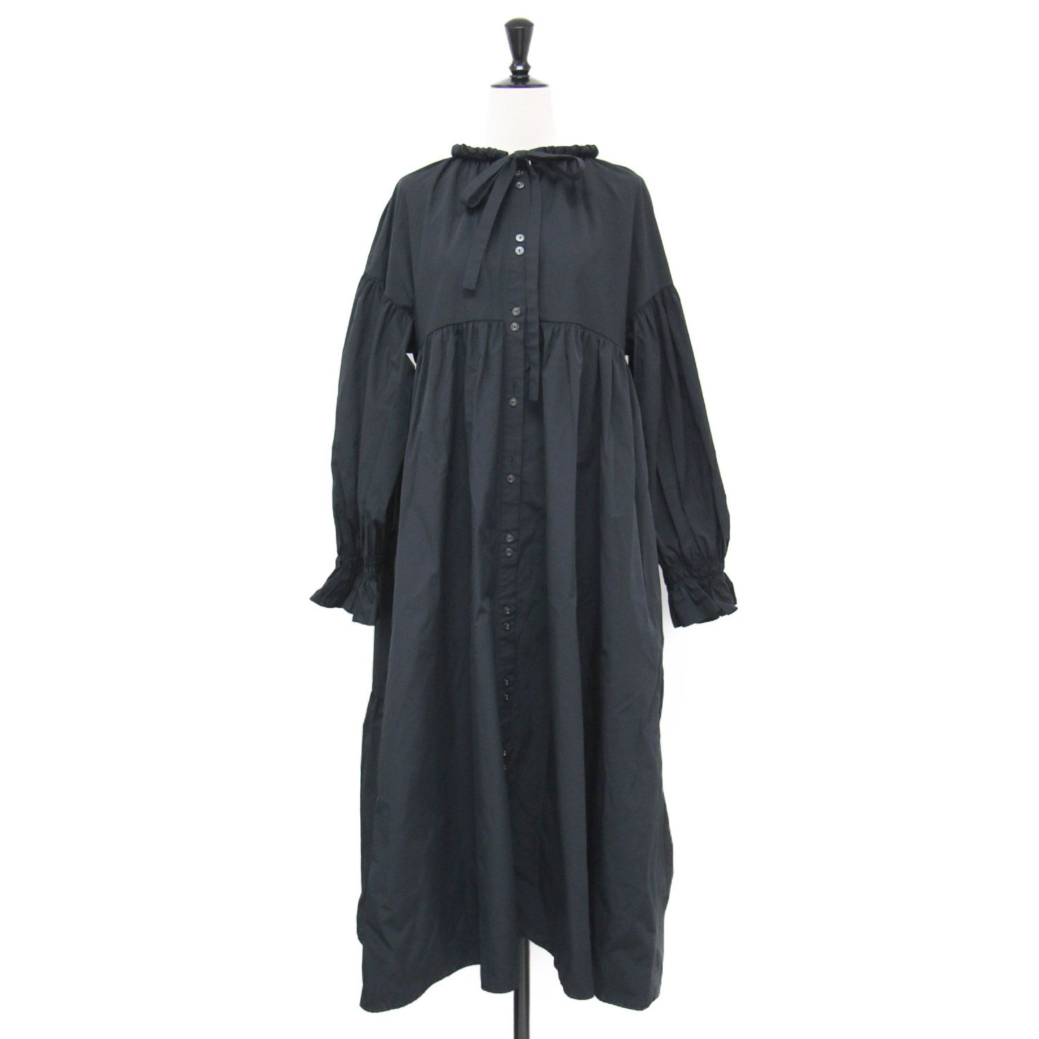 MACHATT マチャット ワンピース ブラック 黒 サイズ リボン バック ティアードワンピース ドレス 長袖 ロング丈 フ リボン 飾りボタン トップス 韓国製 レディース