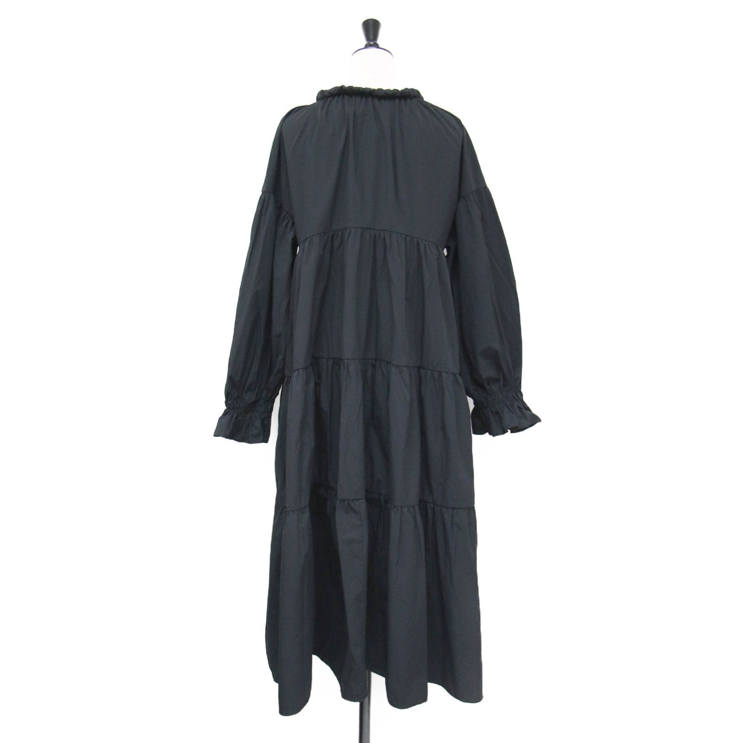 MACHATT マチャット ワンピース ブラック 黒 サイズ リボン バック ティアードワンピース ドレス 長袖 ロング丈 フ リボン 飾りボタン トップス 韓国製 レディース