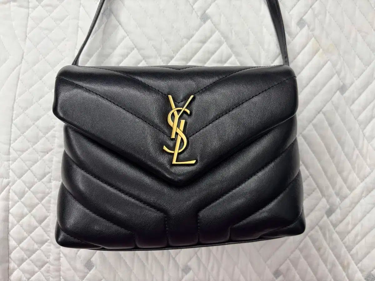 YVES SAINT LAURENT イヴ サンローラン ルルバッグ ゴールド ブラック