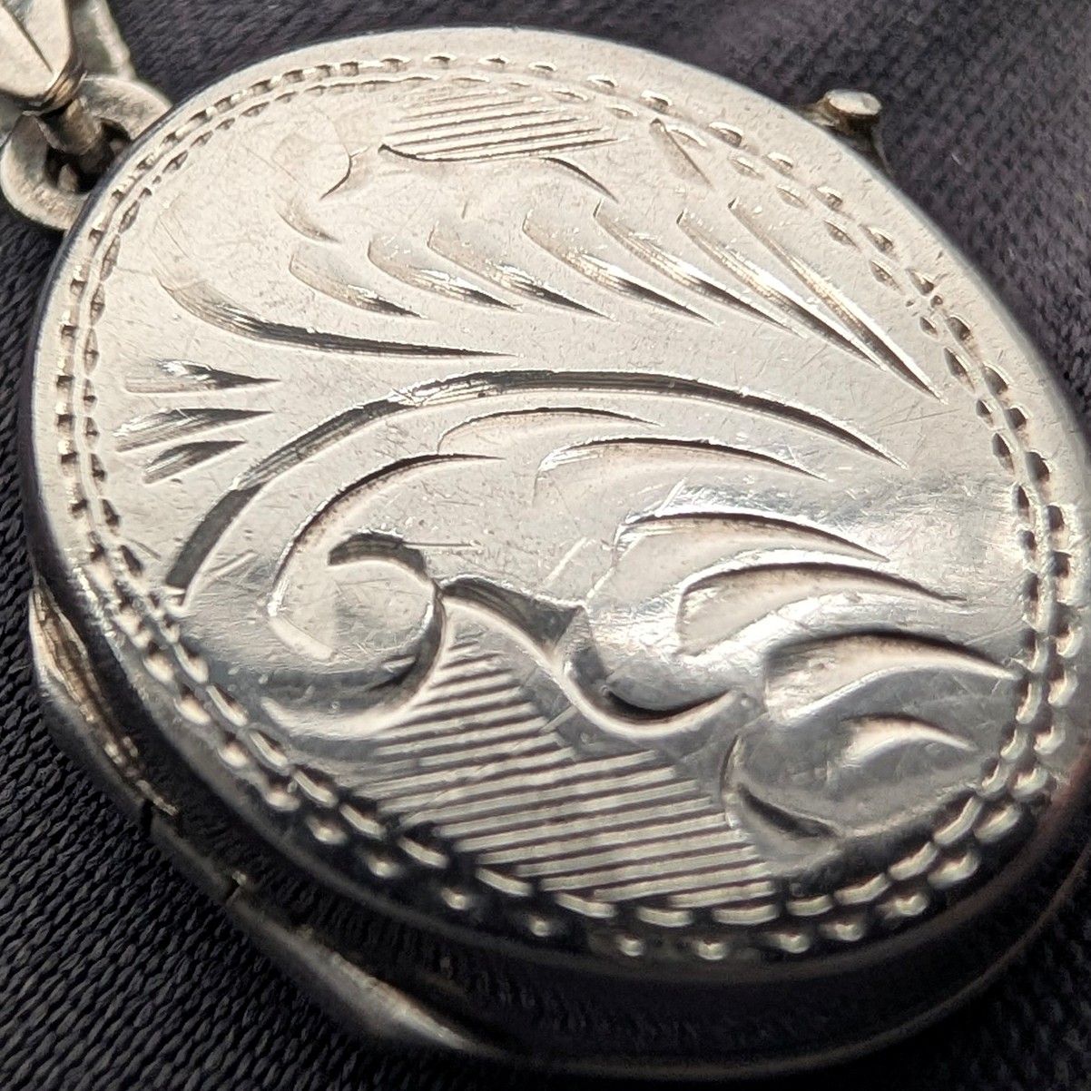 純銀製 オーバル型ロケットペンダント