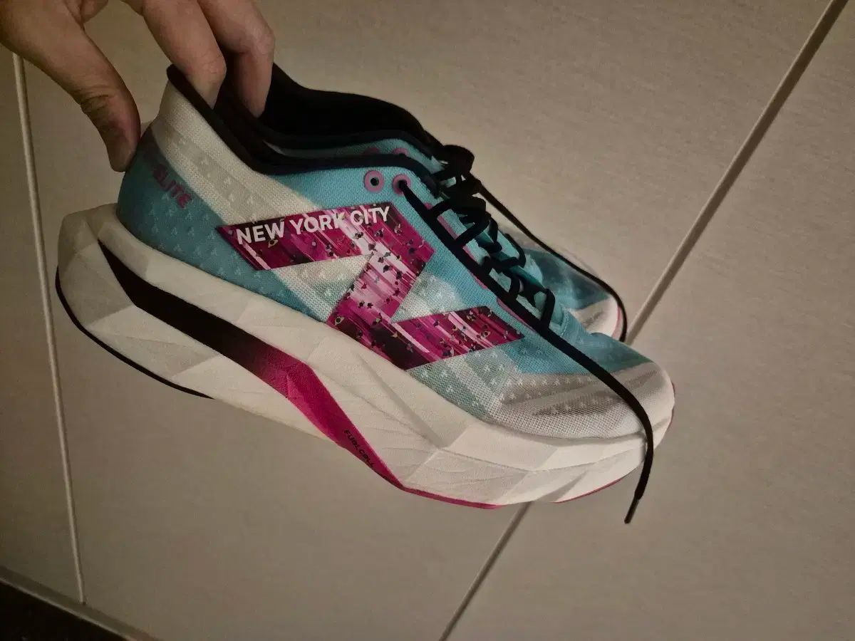 ニューバランス フューエルセル SC エリート V4 NYC ランニングシューズ 275