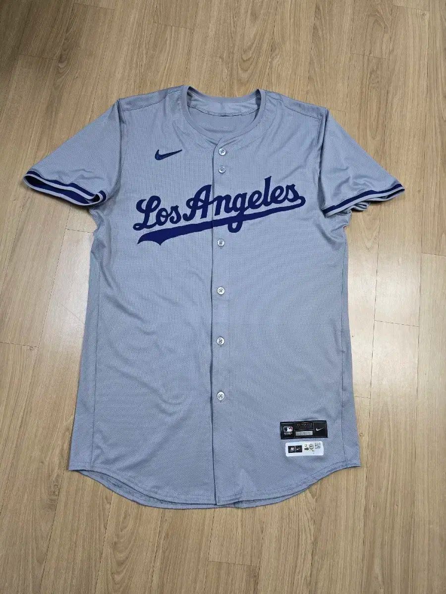 44 LA ドジャーズ チーム イシュー ジャージ 2025