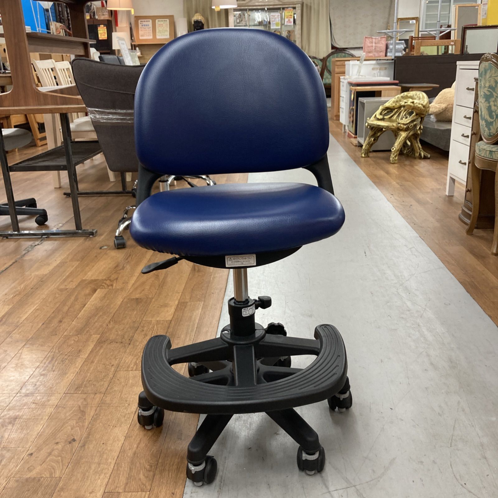 名古屋市近郊送料設置無料S382 コイズミ ベストフィットチェア CDY-665BKNB デスク チェア 椅子 子供部屋 リビング学習 集中力 お勉強