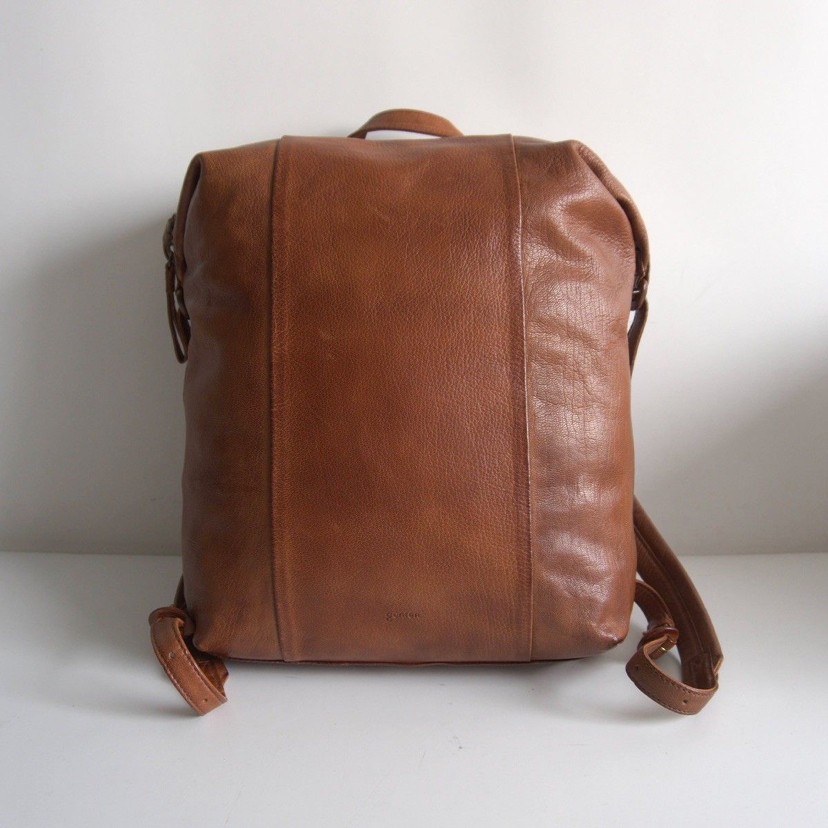 美品】genten 【ゴートヌメ レザー 焦がし加工 バックパック