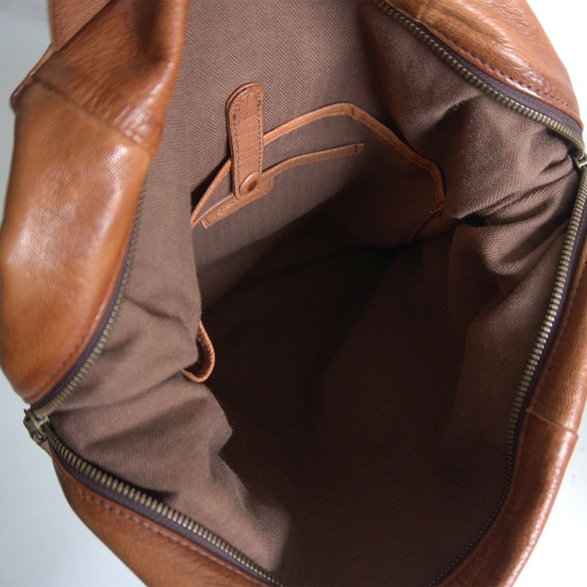 美品】genten 【ゴートヌメ レザー 焦がし加工 バックパック