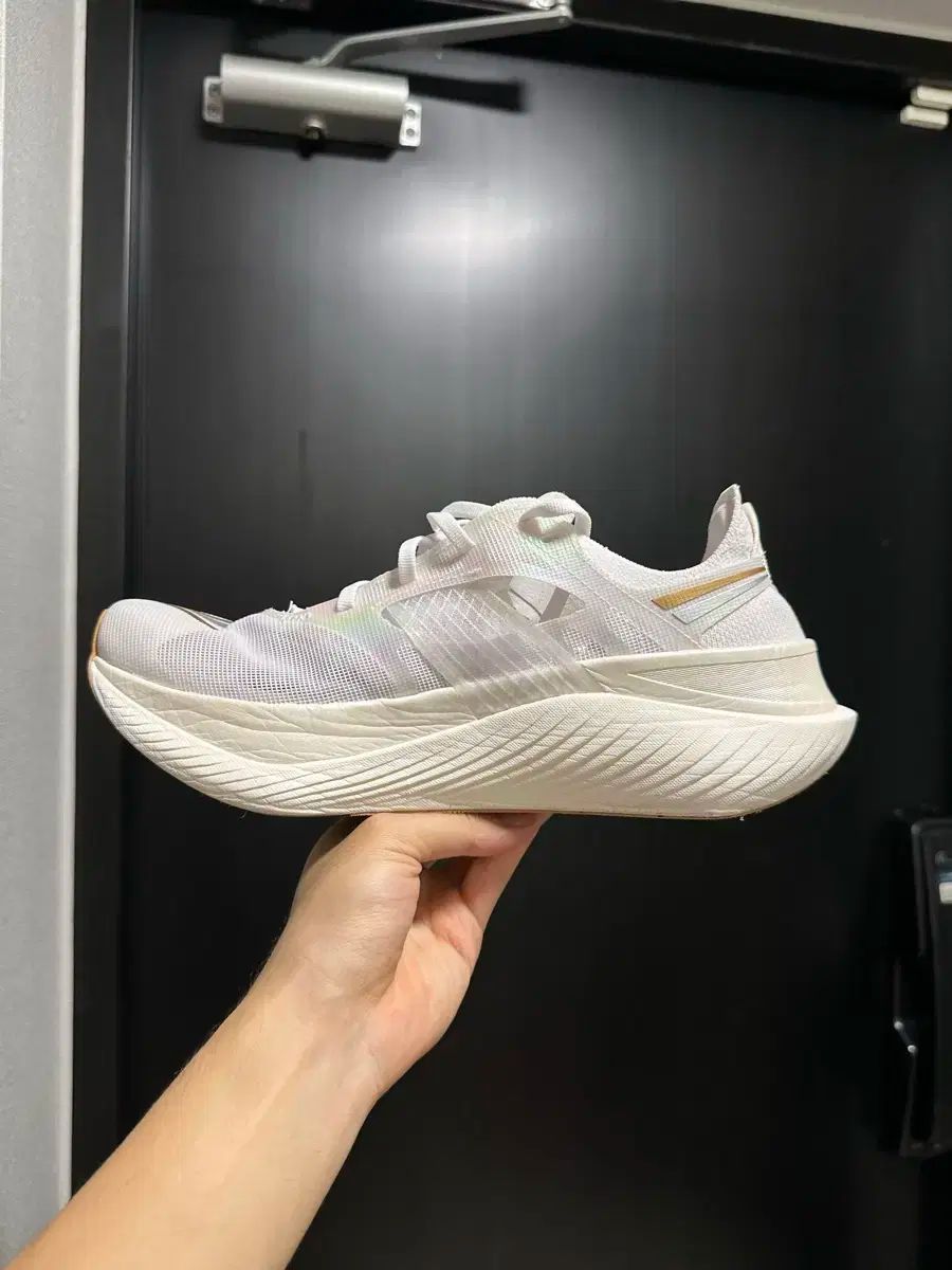 サッカニー エンドルフィン エリート 1 saucony 265 260 270 高検索ワード スラックス