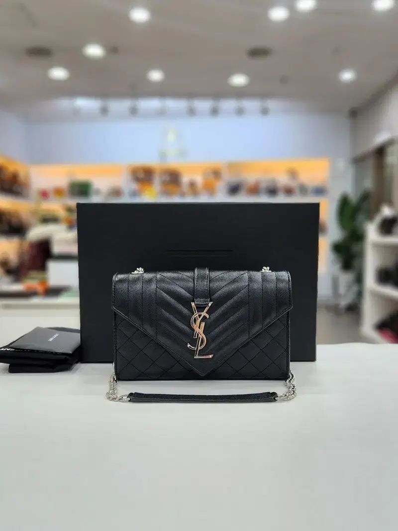 サンローラン モノグラム エンベロープ スモール クロスバッグ 600195