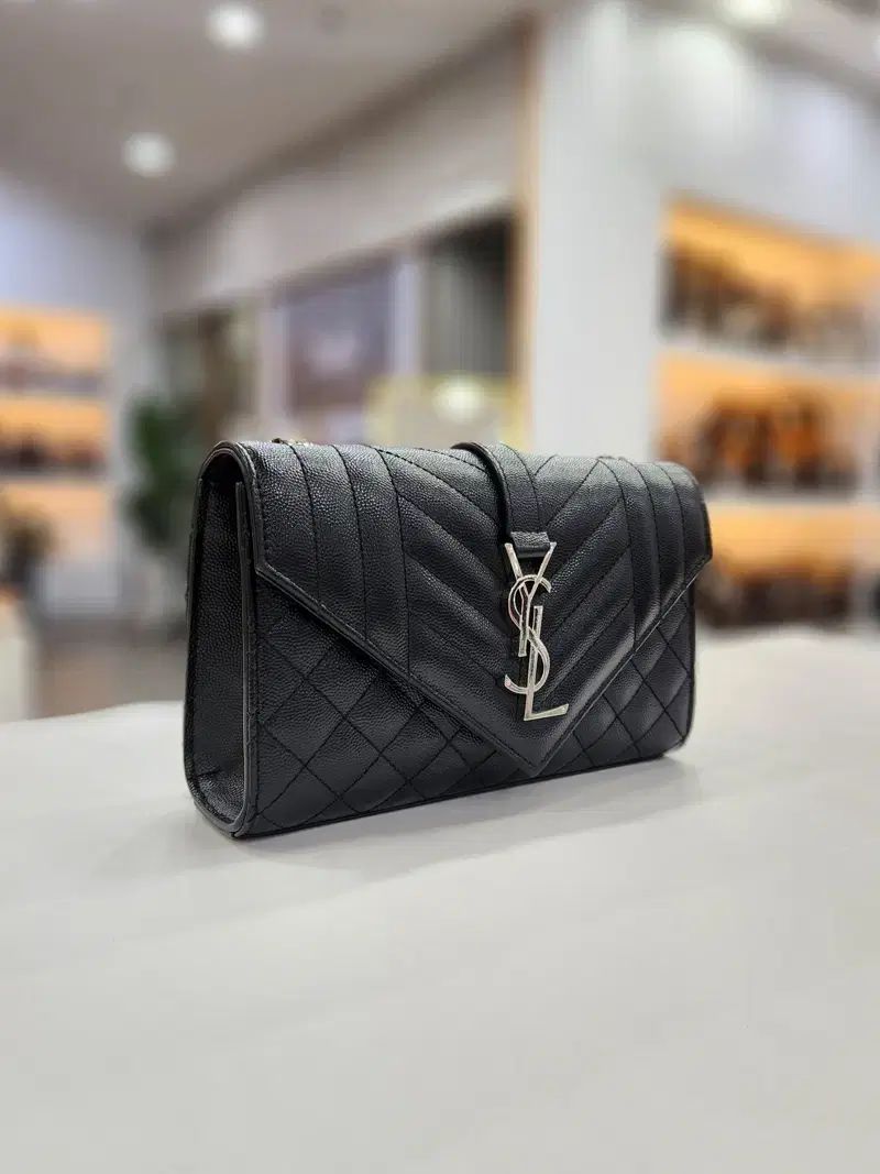 サンローラン モノグラム エンベロープ スモール クロスバッグ 600195