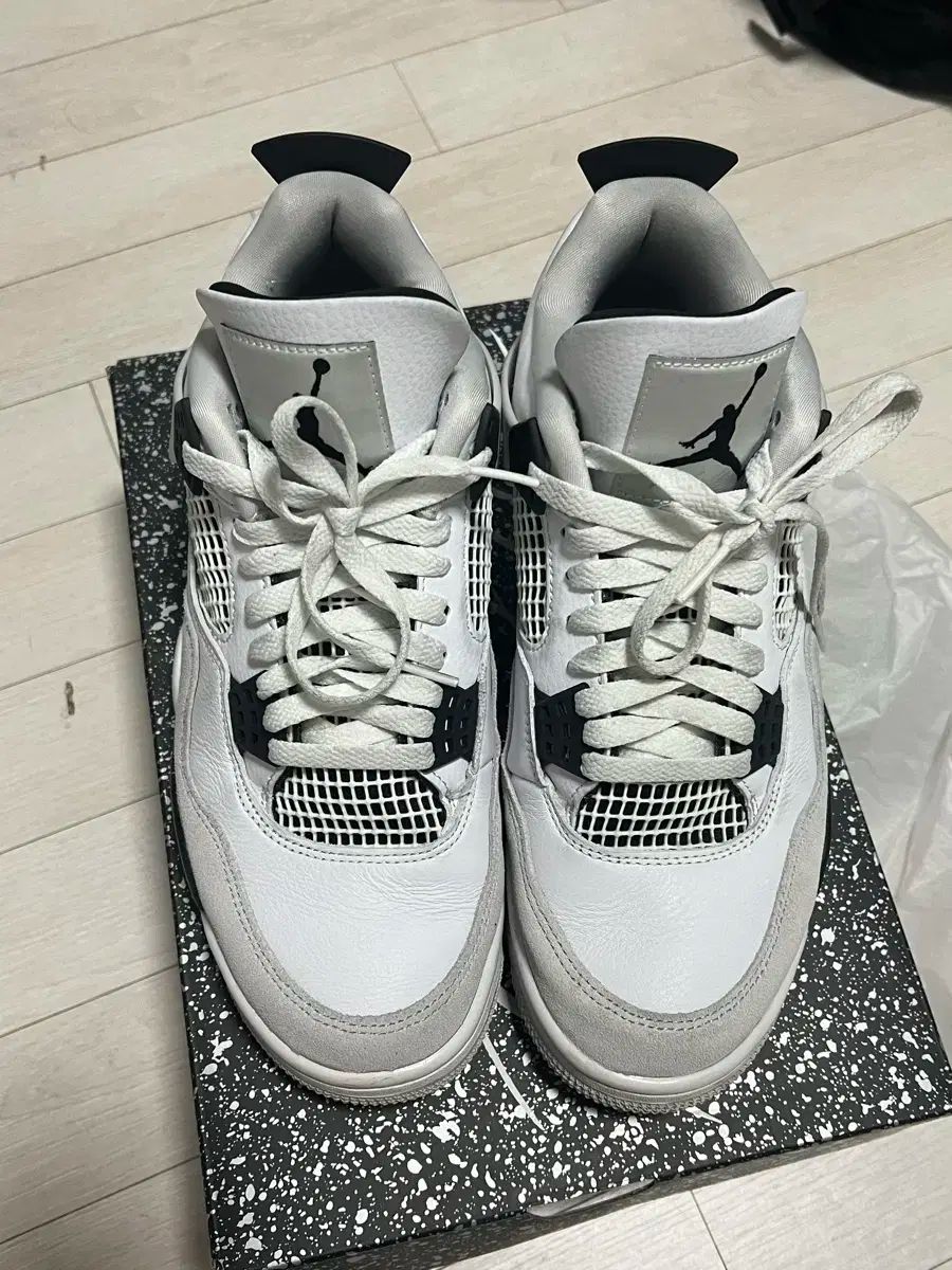 ナイキ ジョーダン4 レトロ 白 ブラック