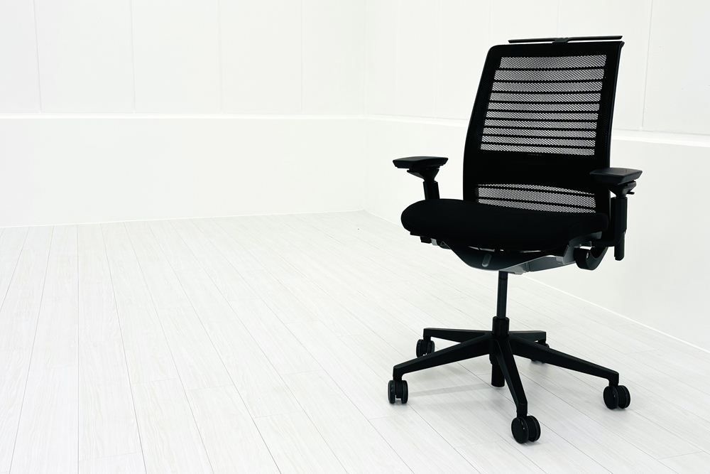 スチールケース シンクチェア 2015年製 ブラック クッション メッシュ Steelcase Think 可動肘 オフィス家具 465A300 A000002781