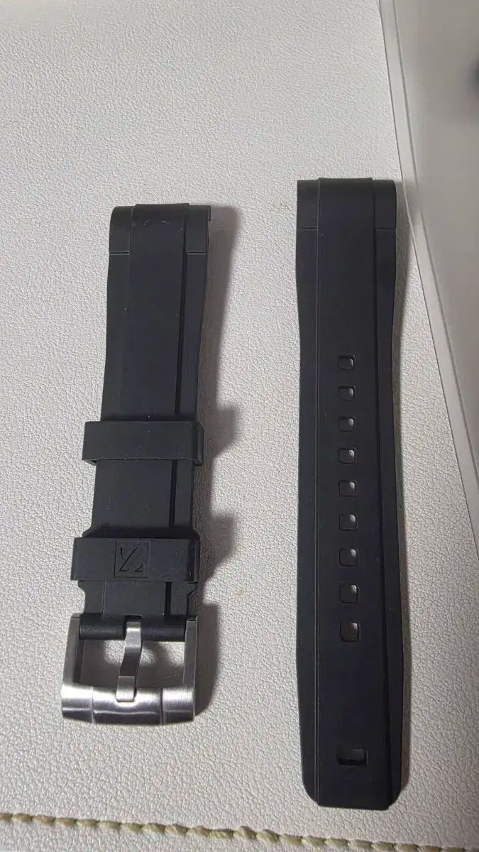 新モデル ゼラニウム 20 mm ラバーバンド グッチーニ