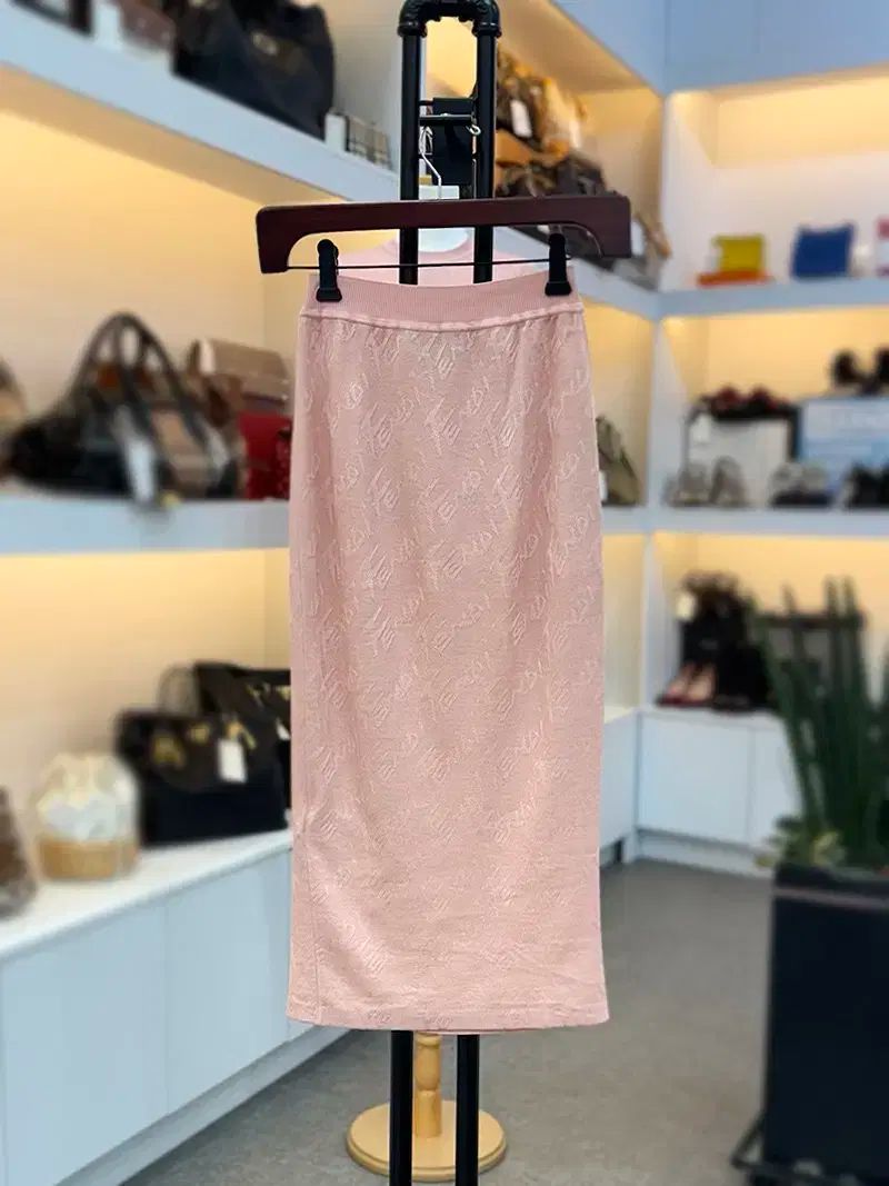 FENDI フェンディ オールオーバ ロゴ ニット 펜슬 スカート 36サイズ FZQ669 44 XS