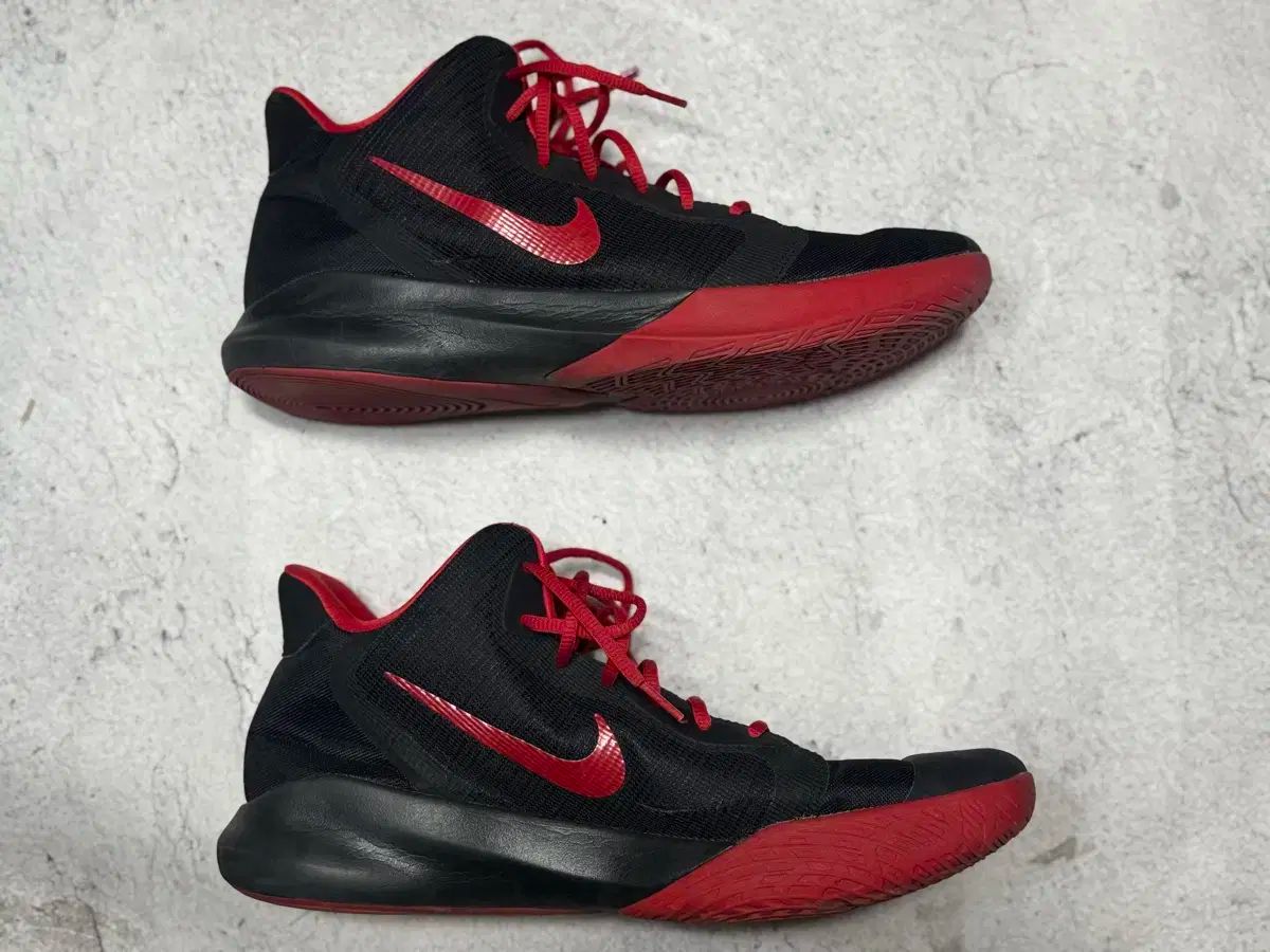ナイキ バスケシューズ ブラック レッド スニーカー