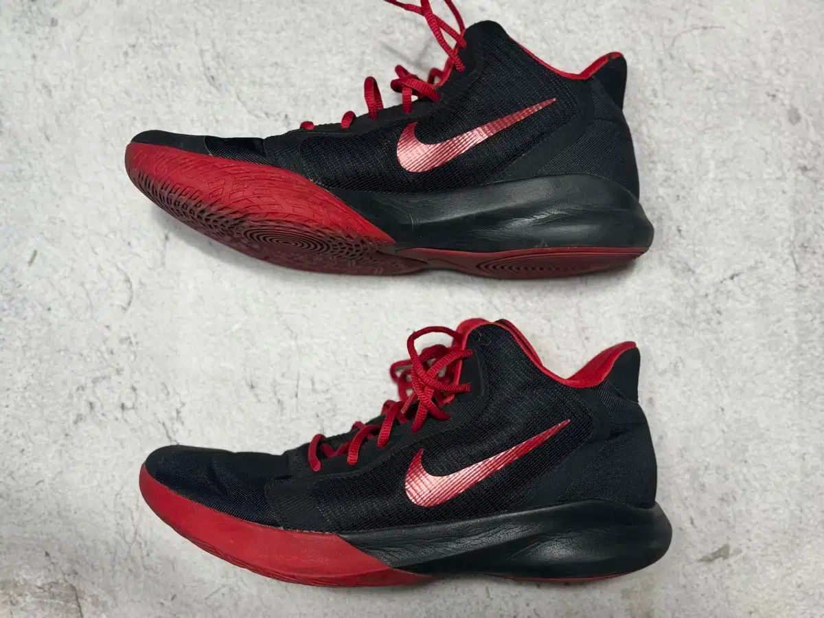 ナイキ バスケシューズ ブラック レッド スニーカー