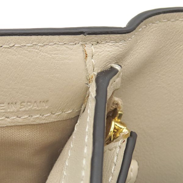 三つ折り財布 アルファベット