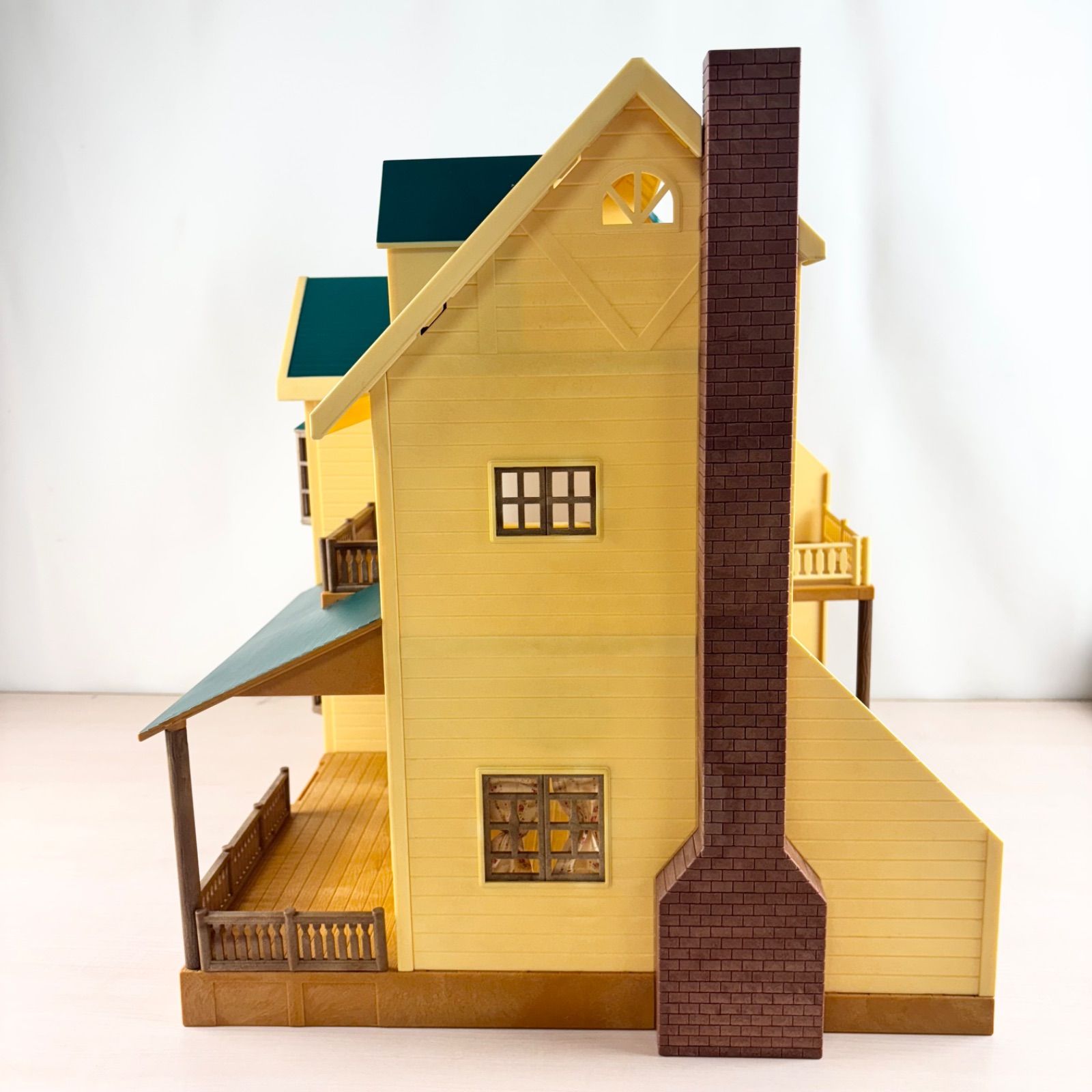 緑の丘の大きなお家