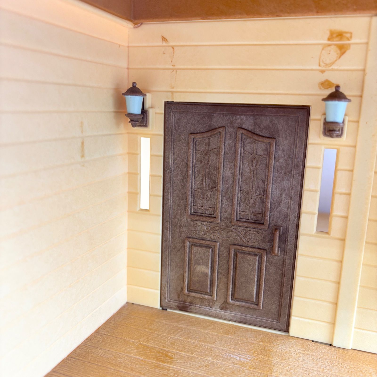 緑の丘の大きなお家