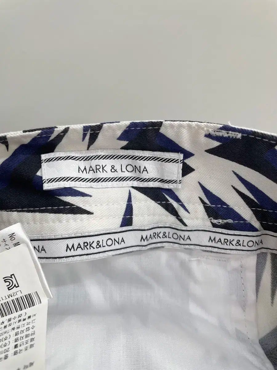 マークアンドロナ パンツ