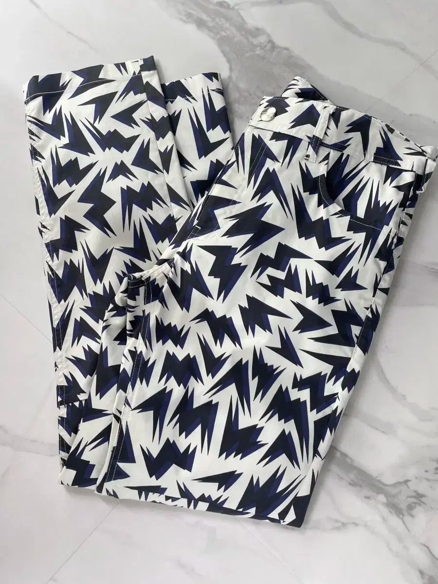 LONA マークアンドロナ