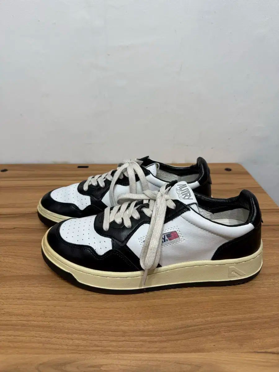 オートリー メダリスト ロートップ スニーカー 40サイズ