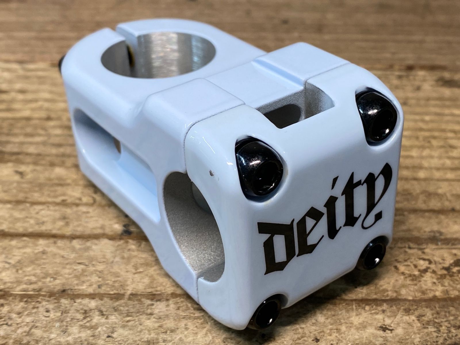 DEITYハンドルバー740mm、RACEFACEステム50mm、ESIグリップ DEITYハンドルバー740mm、RACEFACEステム50mm、ESIグリップ DEITY