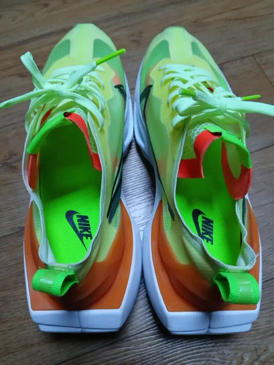 ナイキ Zoom Vomero スニーカー