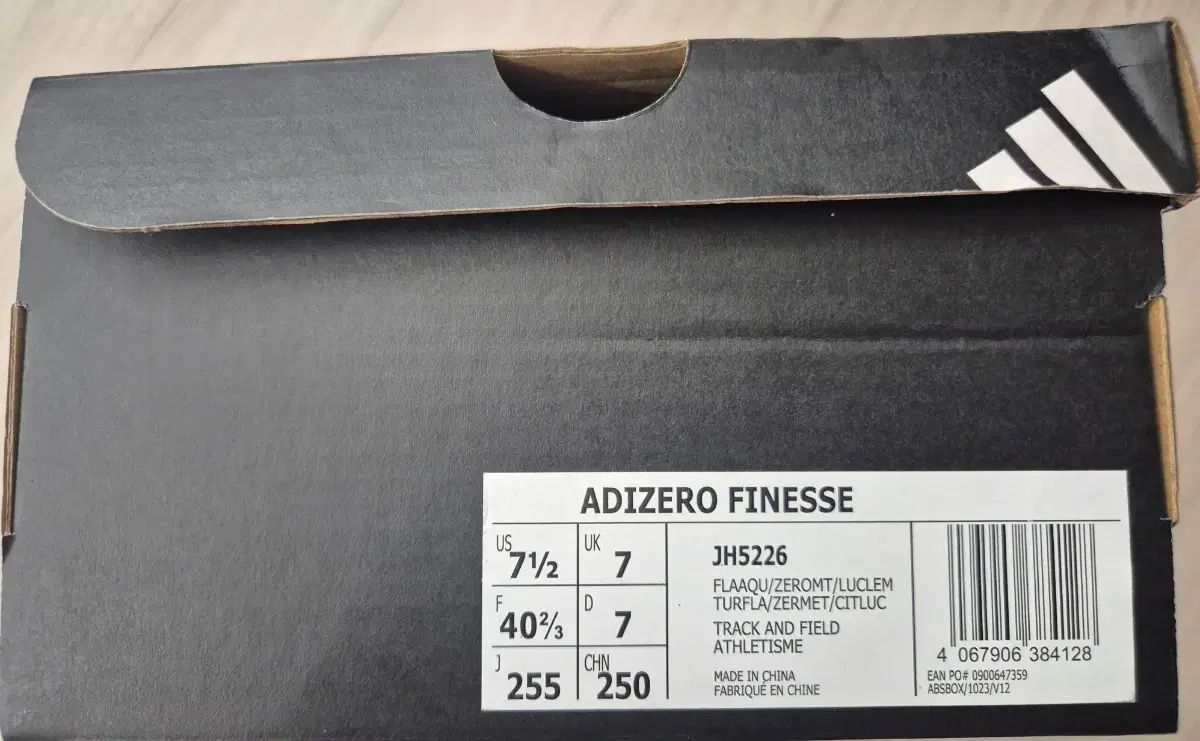  アディゼロ FineS サイズ 255 その他 靴