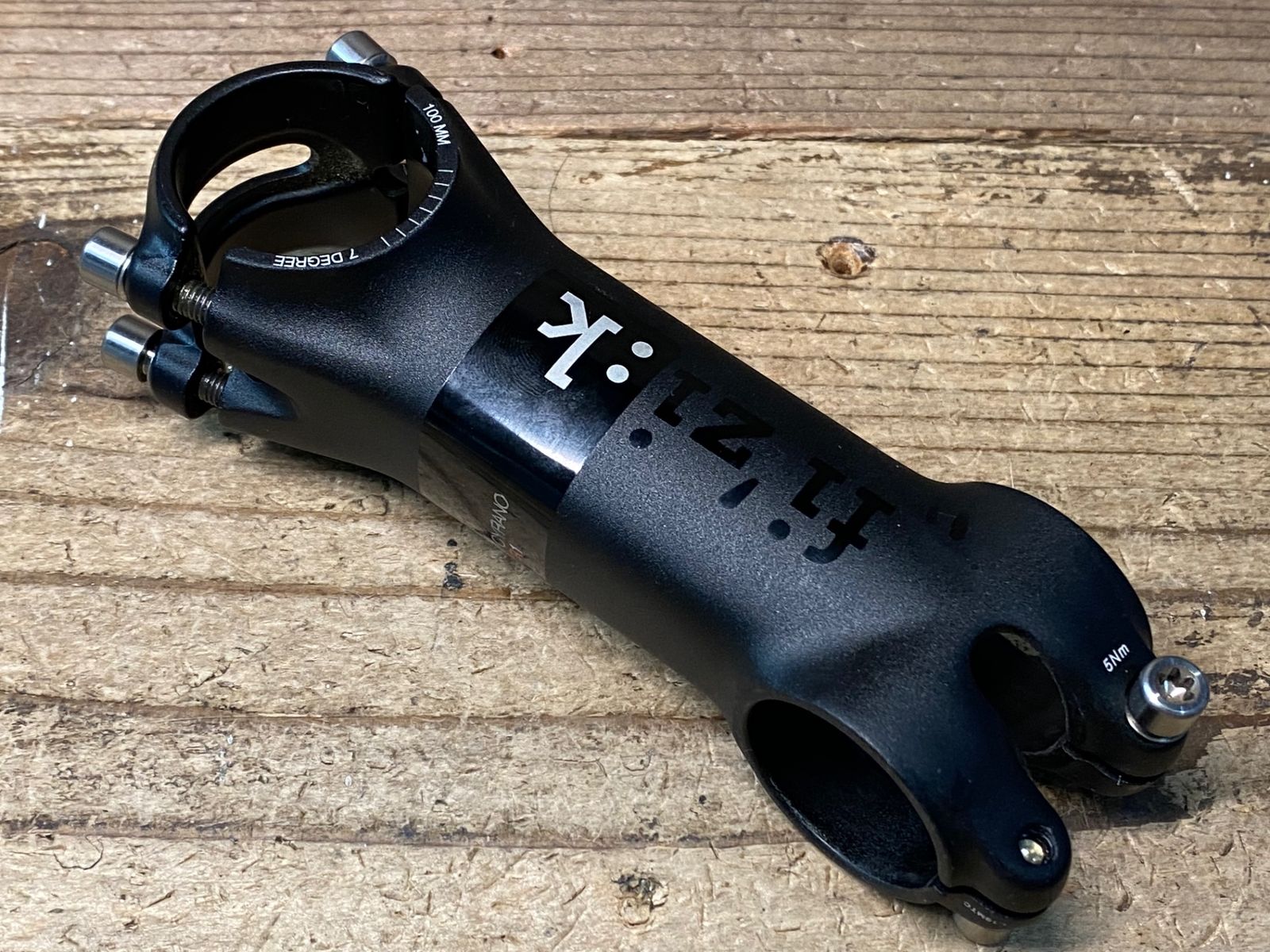fi'zi:k Cyrano R1 ドロップハンドル カーボン　フィジーク fi'zi:k 軽量カーボンハンドルバー CYRANO R1 400mm fi'zi:k Cyrano R1