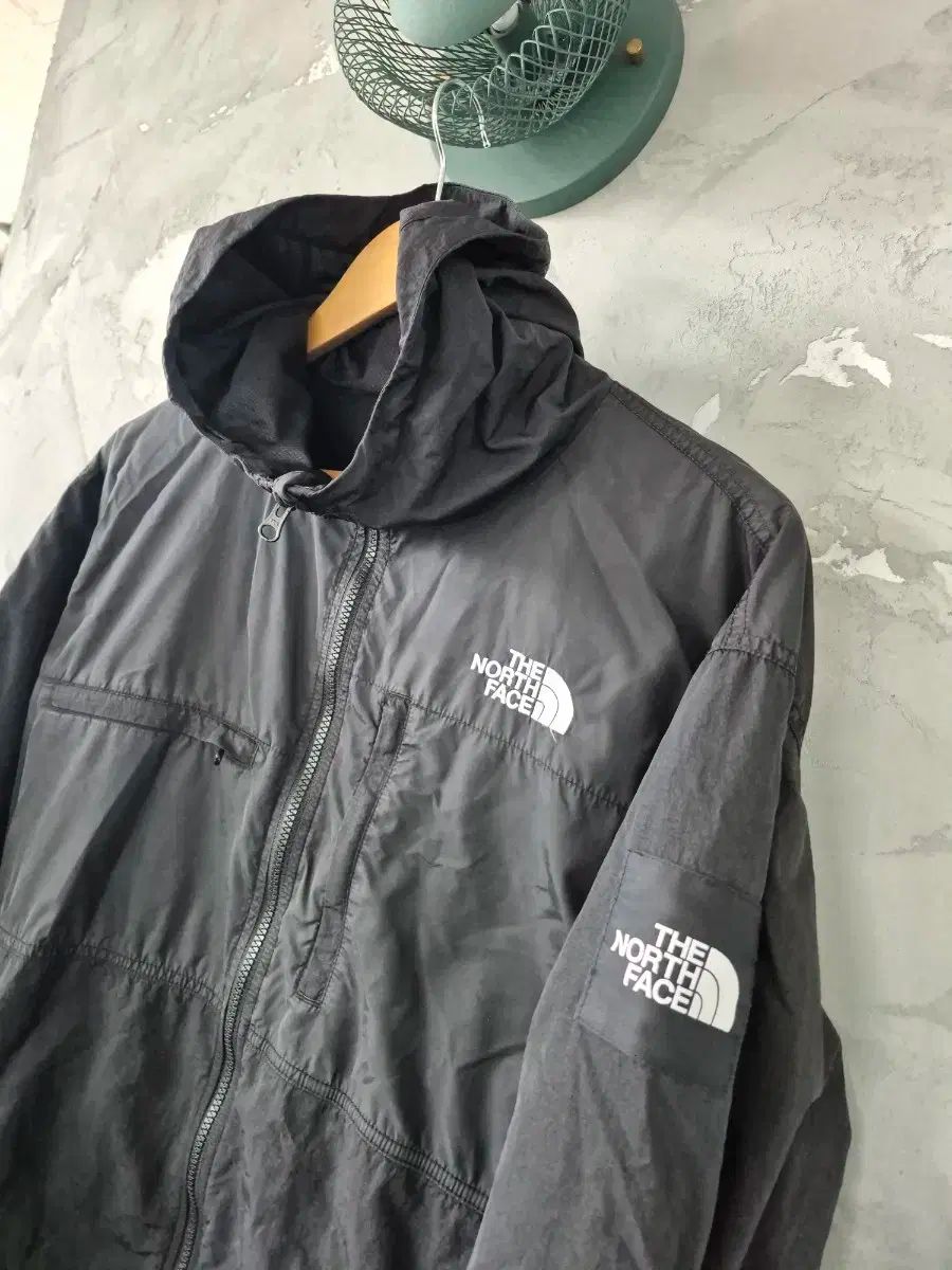 THE NORTH FACE ザノースフェイス ウィンドブレーカー ジャケット ブラック 100 size