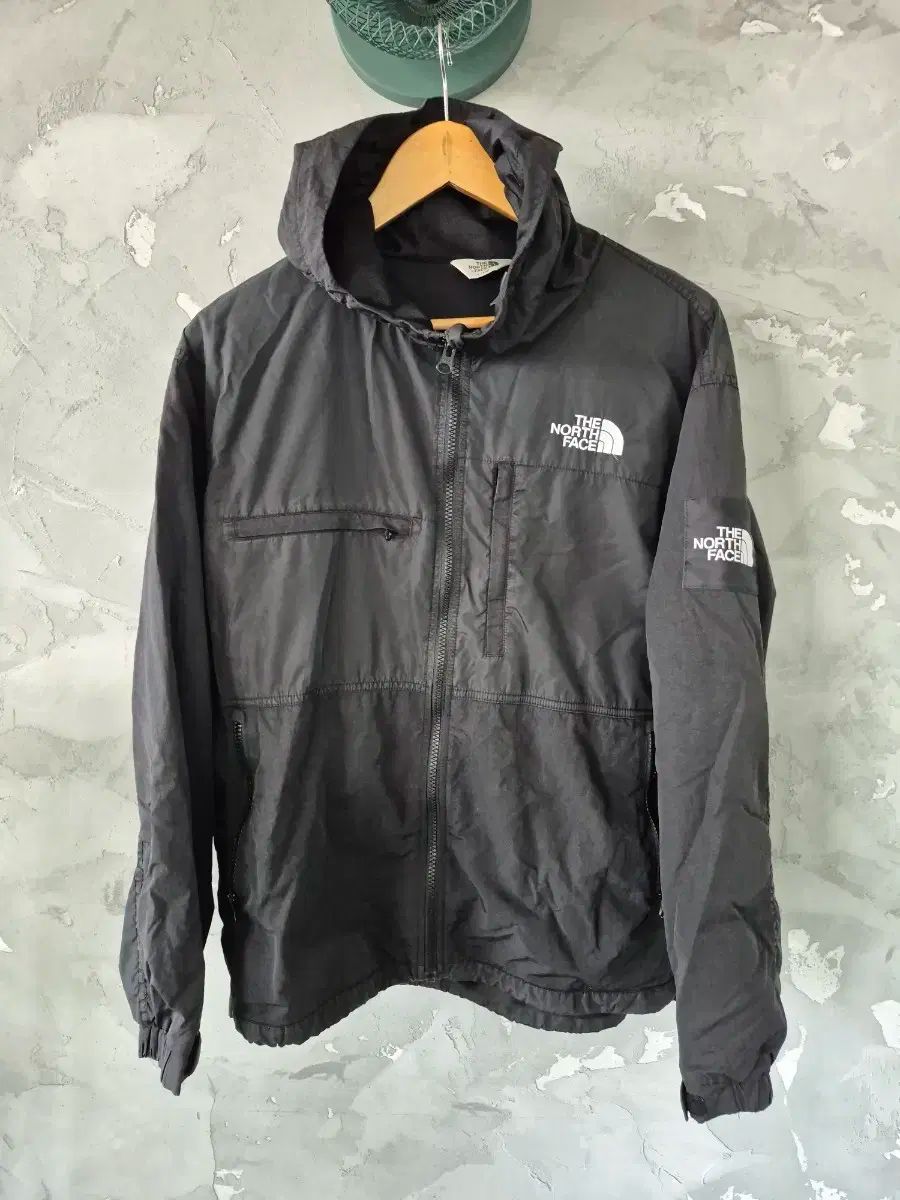 THE NORTH FACE ザノースフェイス ウィンドブレーカー ジャケット ブラック 100size