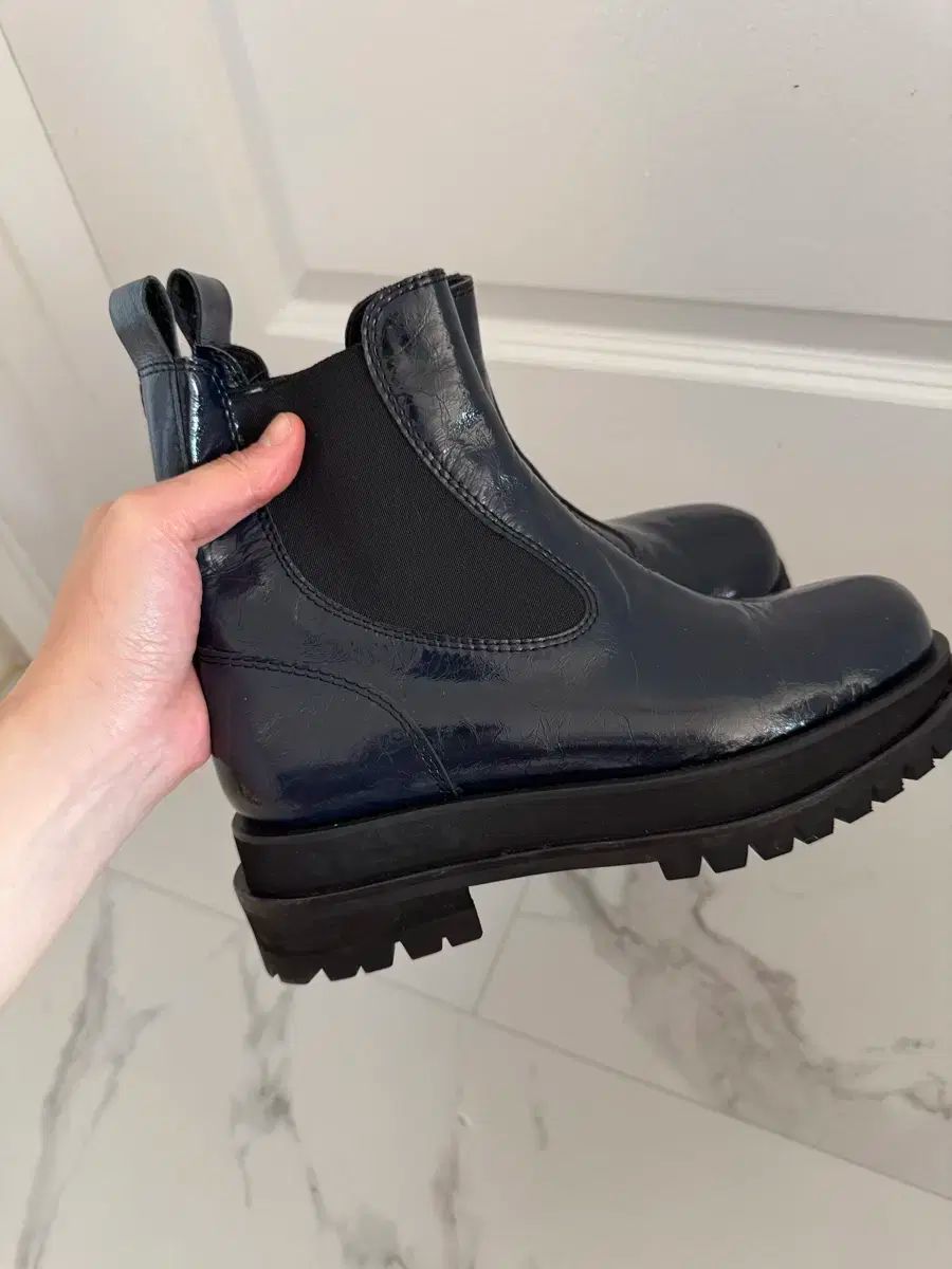  THE ILMA チャンキー チェルシーブーツ ネイビー 245 その他 ブーツ